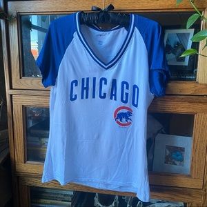 Fitted women’s Chicago Cubs v neck